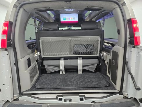 Used 2023 GMC Savana 2500 image 6