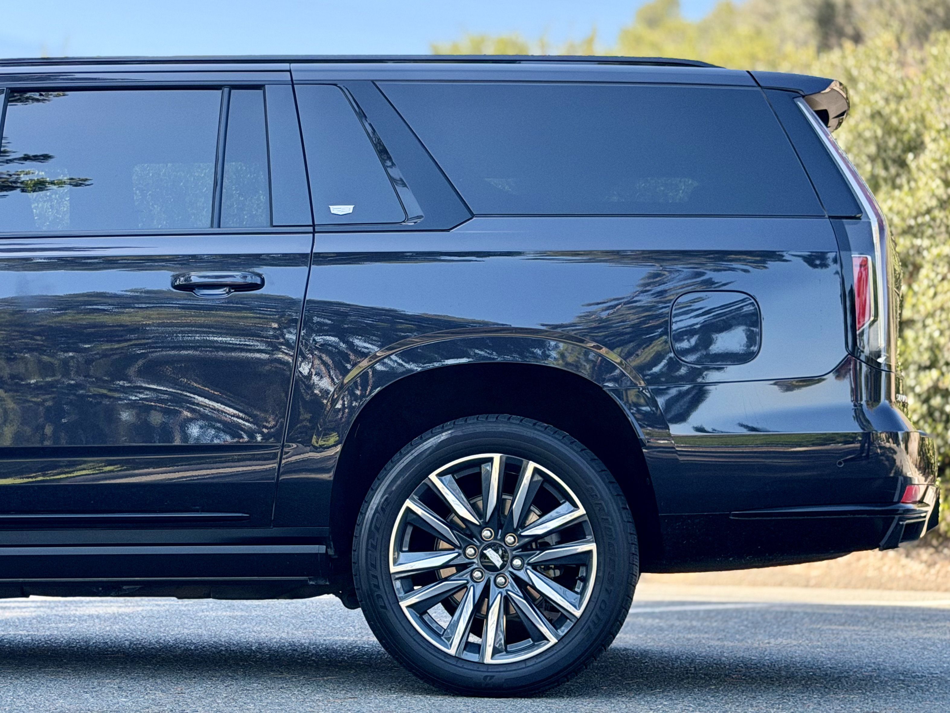 Used 2023 Cadillac Escalade ESV Sport w/ Touring Package AWD/4WD image 12