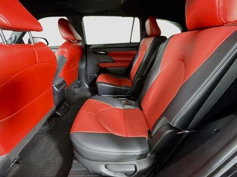 Used 2023 Toyota Highlander XSE image 24