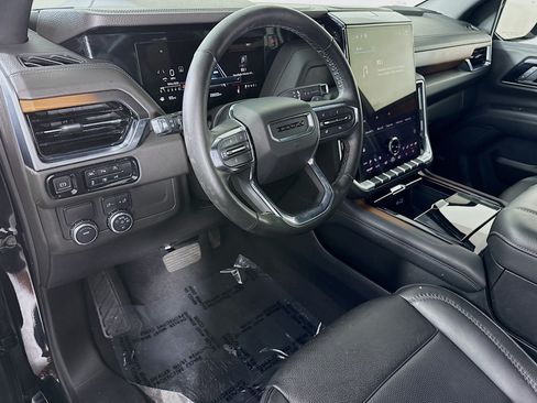 Used 2025 GMC Yukon XL Denali RWD image 23