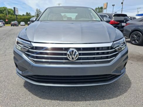 Used 2021 Volkswagen Jetta SE FWD image 2