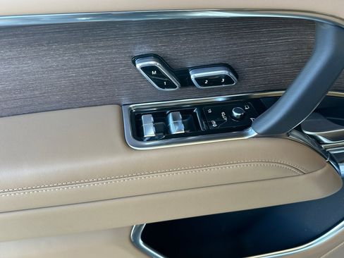 New 2025 Land Rover Range Rover SE image 10