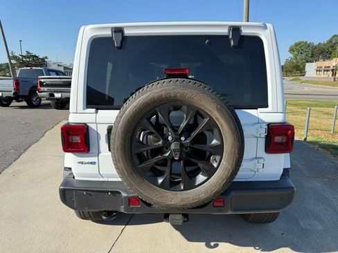 Used 2021 Jeep Wrangler Unlimited Sahara w/ Cold Weather Group AWD/4WD image 9