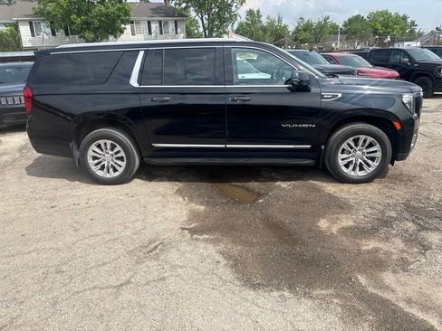 Used 2023 GMC Yukon XL SLT w/ SLT Premium Package AWD/4WD image 2