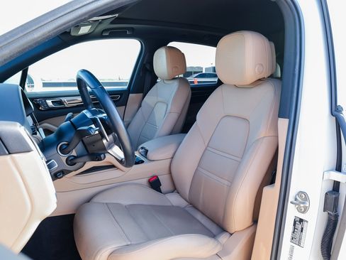 Certified 2023 Porsche Cayenne image 5