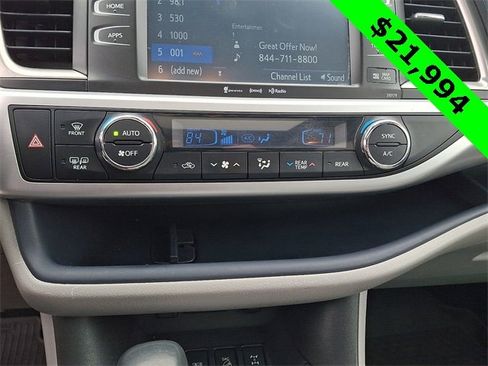 Used 2017 Toyota Highlander XLE image 16
