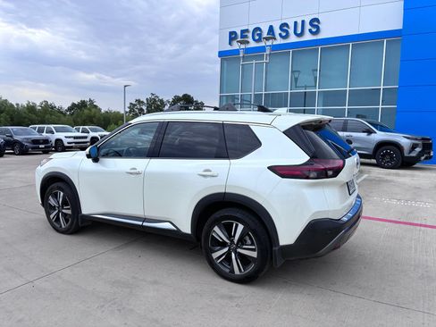Used 2022 Nissan Rogue SL FWD image 2