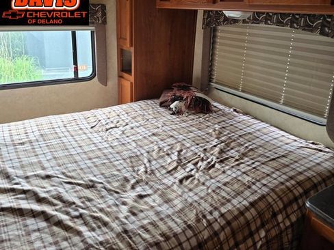 Used 2011 Ford E-450 and Econoline 450 Super Duty w/ Motorhome Prep Pkg RWD image 13