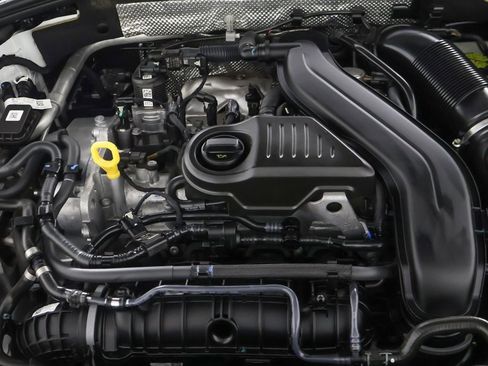 Used 2023 Volkswagen Jetta SE w/ Panoramic Sunroof Package image 19