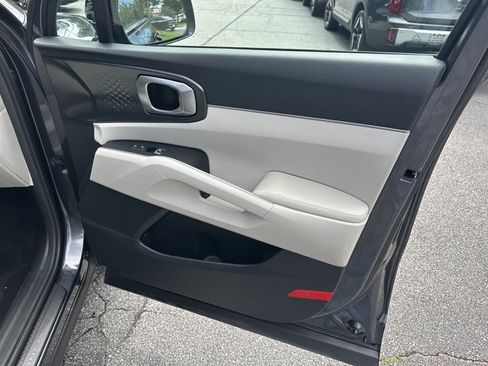 Certified 2022 Kia Sorento S w/ Panoramic Sunroof Package FWD image 17