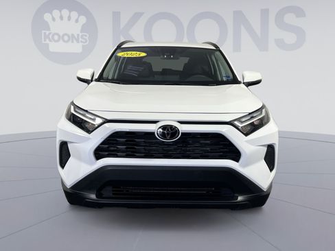 Used 2025 Toyota RAV4 XLE FWD image 4