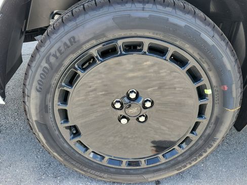 New 2026 Ford Maverick Lobo AWD/4WD image 8