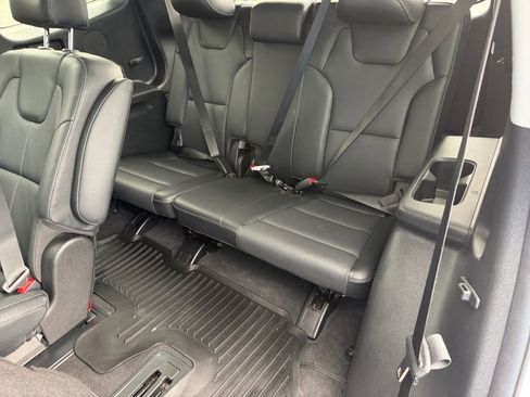 Used 2023 Kia Telluride EX w/ EX Captain's Chair Package FWD image 14