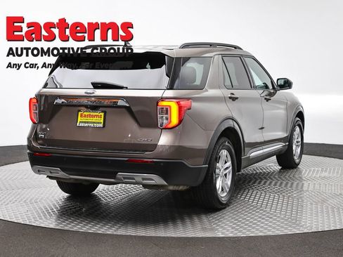 Used 2021 Ford Explorer XLT w/ Equipment Group 202A AWD/4WD image 5