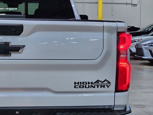 Used 2024 Chevrolet Silverado 2500 High Country w/ High Country Premium Package AWD/4WD image 22