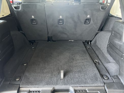 Used 2019 Jeep Wrangler Unlimited Sahara AWD/4WD image 7