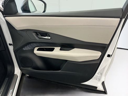 Used 2024 Nissan Ariya AWD image 33