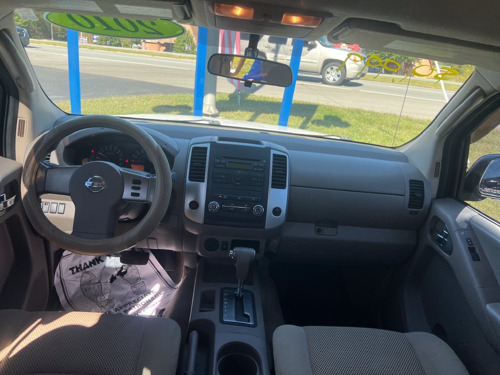 Used 2010 Nissan Frontier SE RWD image 21