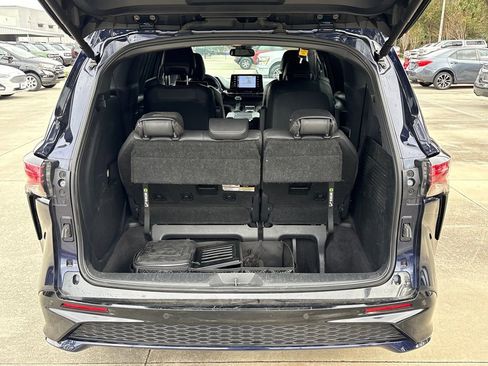 Used 2024 Toyota Sienna XSE w/ XSE Premium Package image 33