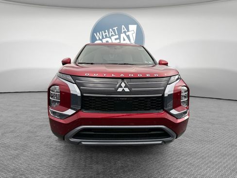 New 2025 Mitsubishi Outlander SE image 9