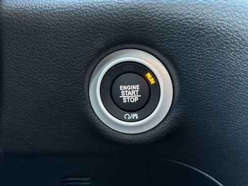 New 2026 Chrysler Pacifica Limited image 21