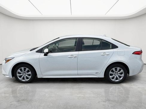 Used 2023 Toyota Corolla LE AWD/4WD image 4