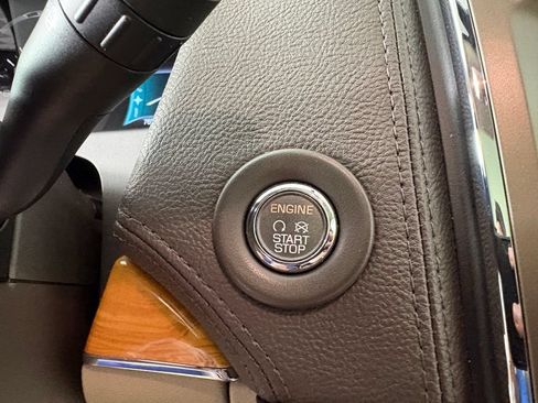 Used 2013 Lincoln MKX FWD image 21