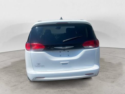 Used 2023 Chrysler Voyager LX FWD image 4