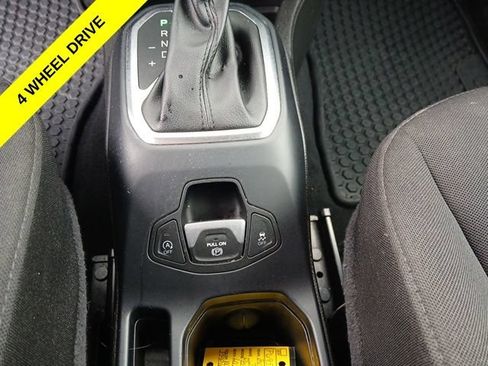Certified 2023 Jeep Renegade Latitude AWD/4WD image 22