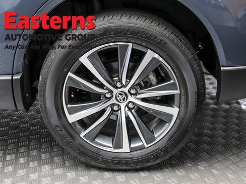 Used 2024 Toyota Venza LE image 8