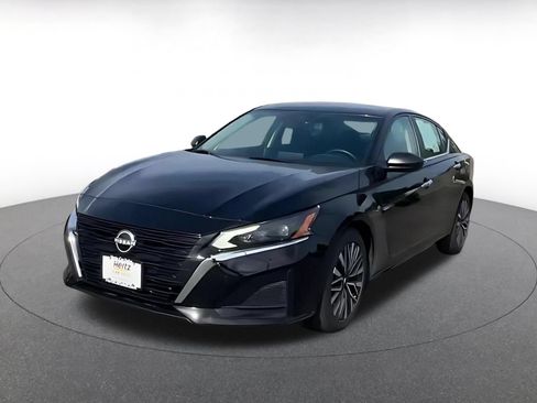 Used 2025 Nissan Altima 2.5 SV FWD image 7