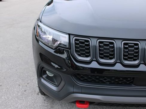 Used 2025 Jeep Compass Trailhawk AWD/4WD image 39