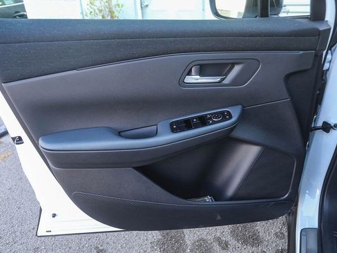 New 2026 Nissan Leaf w/ Illuminated Package FWD image 21