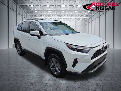 Used 2025 Toyota RAV4 XLE AWD/4WD image 1