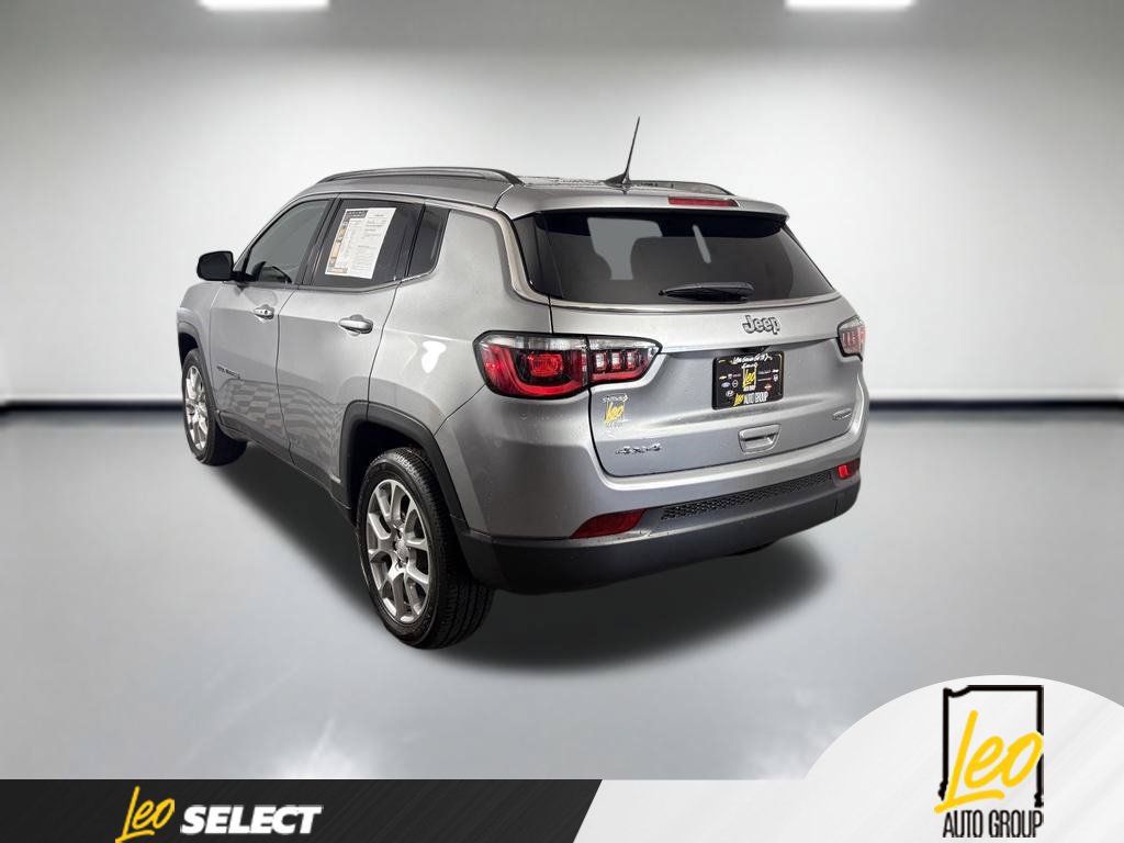 Used 2024 Jeep Compass Latitude AWD/4WD image 4