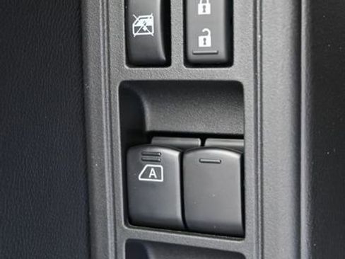 Used 2025 Nissan Frontier PRO-4X image 19