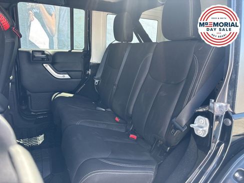 Used 2017 Jeep Wrangler Unlimited Rubicon w/ Cold Weather Group AWD/4WD image 21