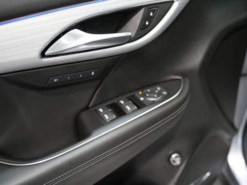 Used 2025 Buick Envision Avenir AWD/4WD image 13