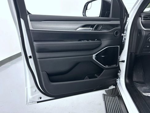 New 2026 Jeep Grand Wagoneer L Limited AWD/4WD image 9