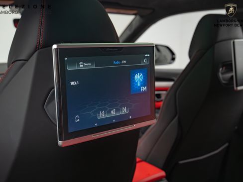 Used 2019 Lamborghini Urus image 25