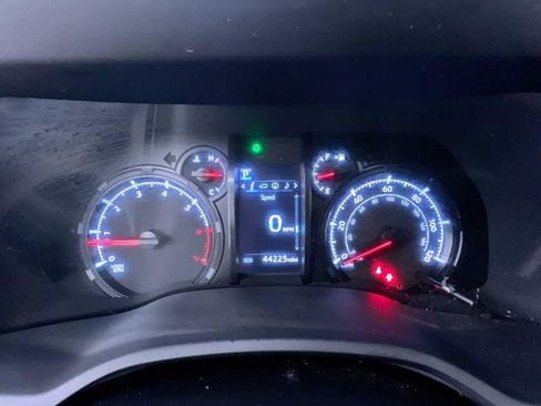 Used 2022 Toyota 4Runner SR5 Premium w/ Moonroof Package AWD/4WD image 22