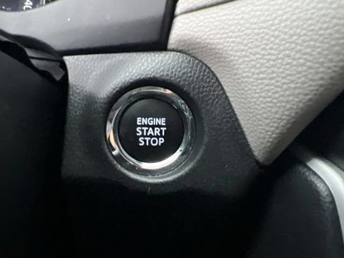 Used 2025 Toyota RAV4 XLE FWD image 19