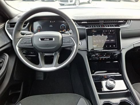 New 2025 Jeep Grand Cherokee L Altitude image 7