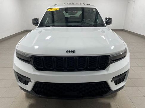 Used 2024 Jeep Grand Cherokee Altitude image 2