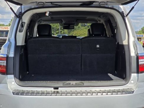 Used 2021 Nissan Armada SL w/ Captain's Chairs Package RWD image 34