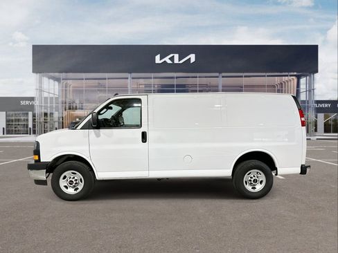 Used 2024 GMC Savana 2500 w/ Driver Convenience Package image 5