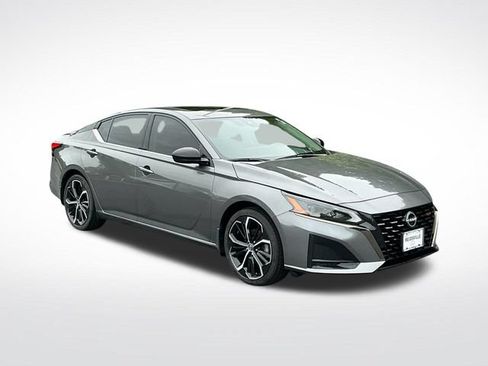 Used 2024 Nissan Altima 2.5 SR w/ SR Premium Package FWD image 8