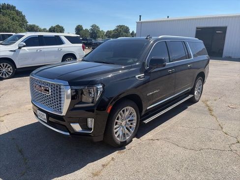 Used 2024 GMC Yukon XL Denali w/ Denali Reserve Package AWD/4WD image 2