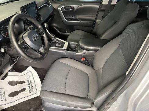 Used 2021 Toyota RAV4 LE FWD image 19