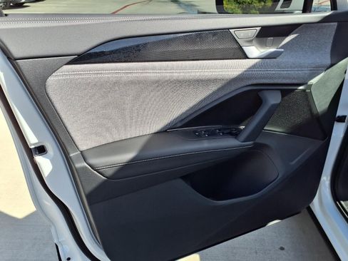 Certified 2025 Volkswagen Tiguan S image 14